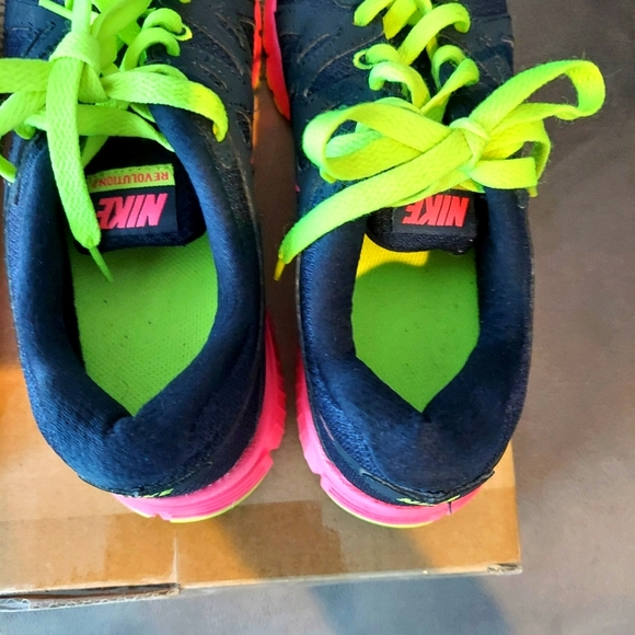 Womens Nike Revolution 2 sneakers Navy Pink Yellow Laces size 8 - Picture 6 of 9